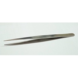 Fine-tipped tweezers curve