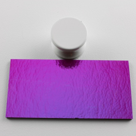 Dicroico Bullseye Verde y Magenta sobre negro 3mm 10x5cmtrs.