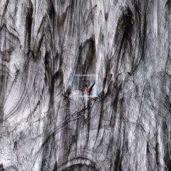 2100 Clear, Black Streaky 89x51cm